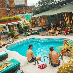 2* Hotel Viajero Cali&salsa School